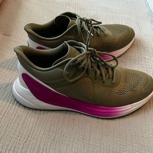 Lululemon Blissfeel Women’s running shoes size 8